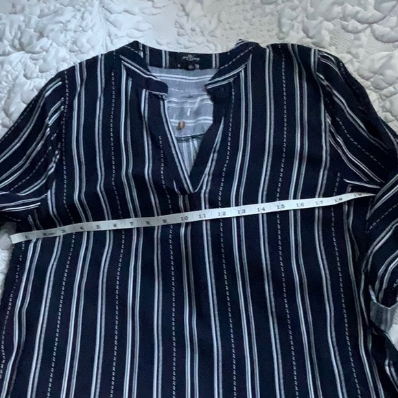 NWT Milk & Honey ladies v-neck top in size L - Picture 7 of 9